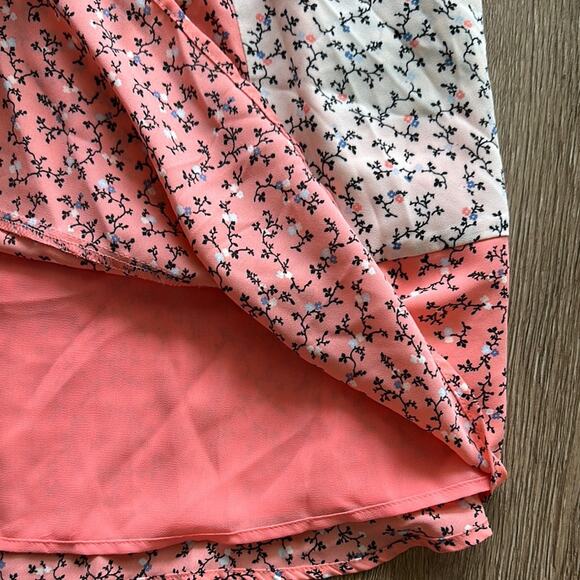 CeCe Light Pink & White Ditsy Floral V-Neck Long Sleeve Dress Size Medium - Picture 4 of 8
